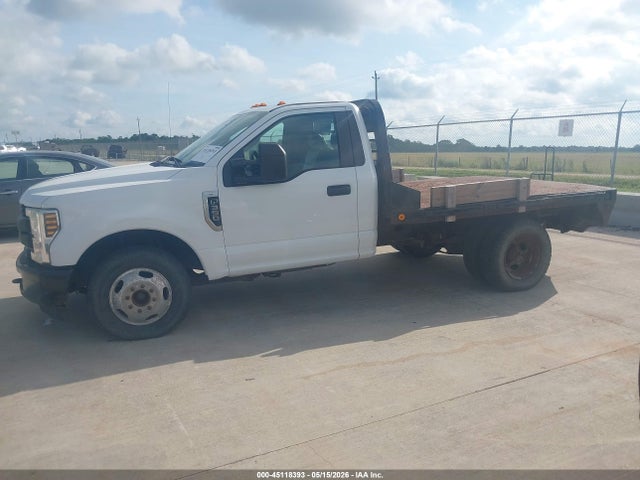 Ford F-350 Chassis Xl 2018 1FDRF3G60JEC25844 Image 14