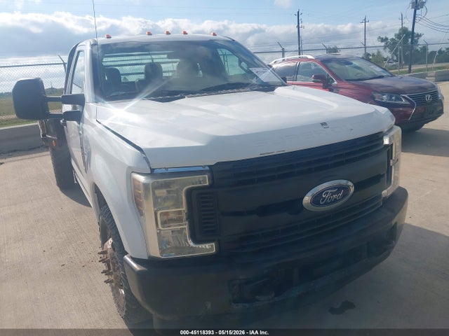 Ford F-350 Chassis Xl 2018 1FDRF3G60JEC25844 Image 11