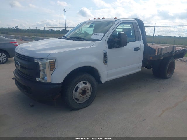 Ford F-350 Chassis Xl 2018 1FDRF3G60JEC25844 Image 2