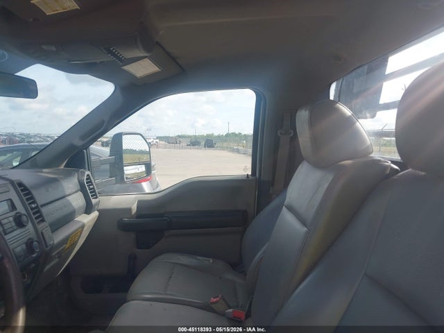 Ford F-350 Chassis Xl 2018 1FDRF3G60JEC25844 Image 6