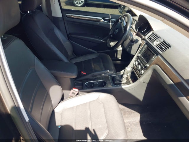1VWBT7A33HC040937 Volkswagen Passat 1.8t Se
