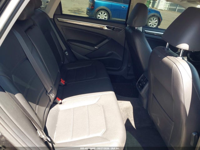 1VWBT7A33HC040937 Volkswagen Passat 1.8t Se