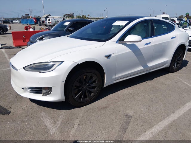 Продажа на аукционе авто 2017 Tesla Model S 60/75, vin: 5YJSA1E14HF186913, номер лота: 45118952