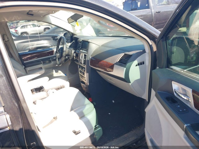 2010 Chrysler Town & Country Touring Plus მანქანა იყიდება აუქციონზე, vin: 2A4RR8DX7AR320713, აუქციონის ნომერი: 45119673