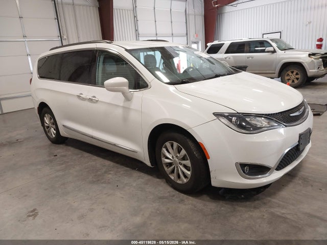 45119828 :رقم المزاد ، 2C4RC1BG6HR837836 vin ، 2017 Chrysler Pacifica Touring-l مزاد بيع