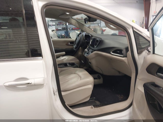 Продажа на аукционе авто 2017 Chrysler Pacifica Touring-l, vin: 2C4RC1BG6HR837836, номер лота: 45119828