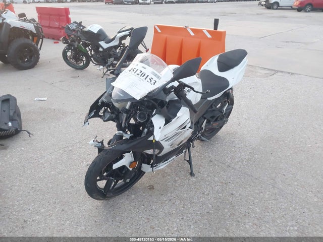 Kawasaki EX400 2023 JKAEXKG17PDAK9927 Image 2