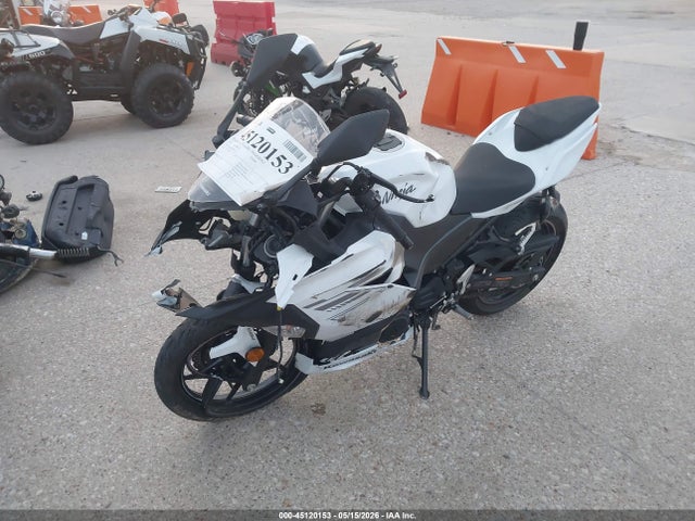 Kawasaki EX400 2023 JKAEXKG17PDAK9927 Image 12
