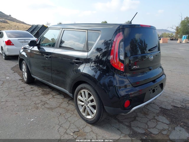 45120199 :رقم المزاد ، KNDJP3A58H7423231 vin ، 2017 Kia Soul + مزاد بيع