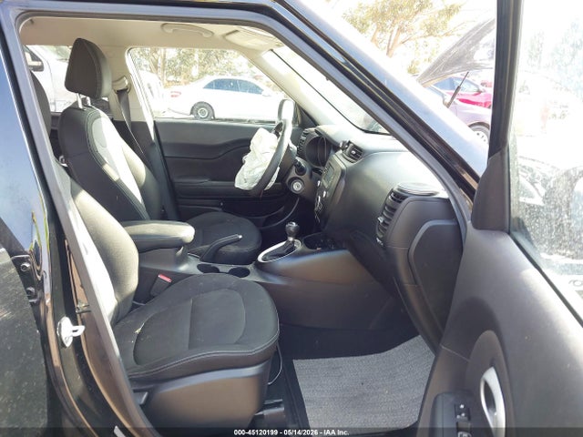 45120199 :رقم المزاد ، KNDJP3A58H7423231 vin ، 2017 Kia Soul + مزاد بيع