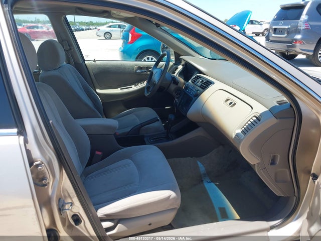 45120217 :رقم المزاد ، 1HGCG5649YA043940 vin ، 2000 Honda Accord 2.3 Lx مزاد بيع