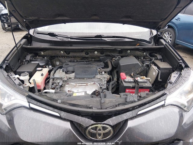 JTMRFREV8JJ182413 Toyota Rav4 Xle