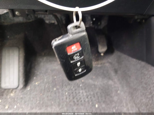 JTMRFREV8JJ182413 Toyota Rav4 Xle