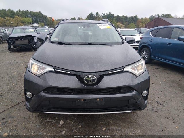 JTMRFREV8JJ182413 Toyota Rav4 Xle
