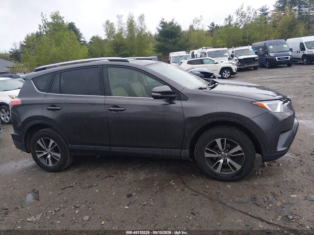 JTMRFREV8JJ182413 Toyota Rav4 Xle