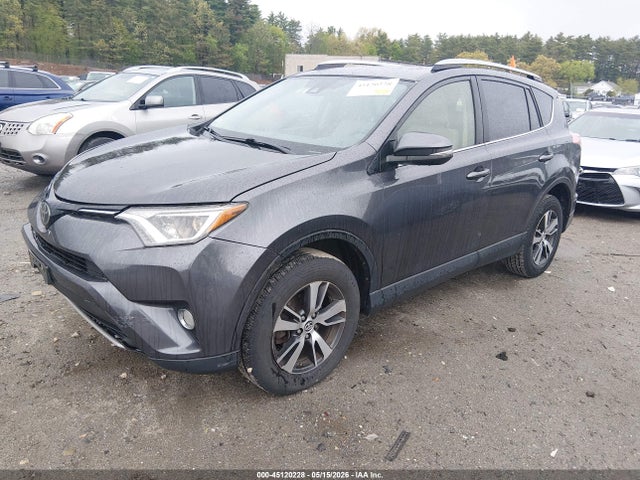 JTMRFREV8JJ182413 Toyota Rav4 Xle