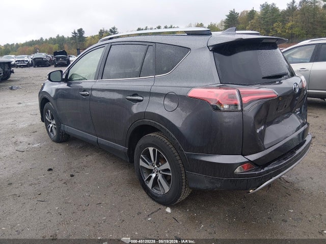 JTMRFREV8JJ182413 Toyota Rav4 Xle