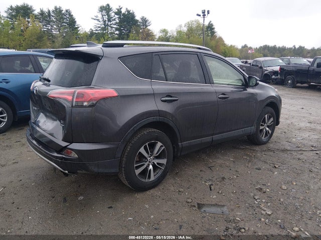 JTMRFREV8JJ182413 Toyota Rav4 Xle