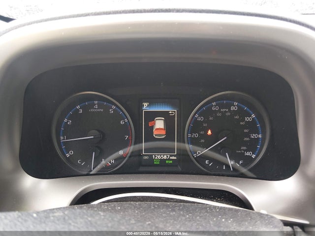 JTMRFREV8JJ182413 Toyota Rav4 Xle