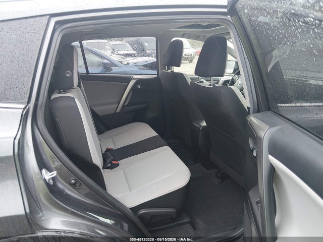 JTMRFREV8JJ182413 Toyota Rav4 Xle