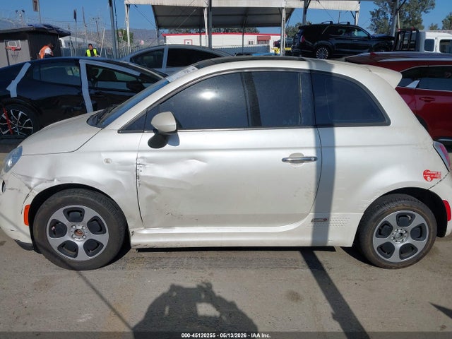 Fiat 500E BATTERY ELECTRIC 2017 3C3CFFGE6HT502921 Image 15