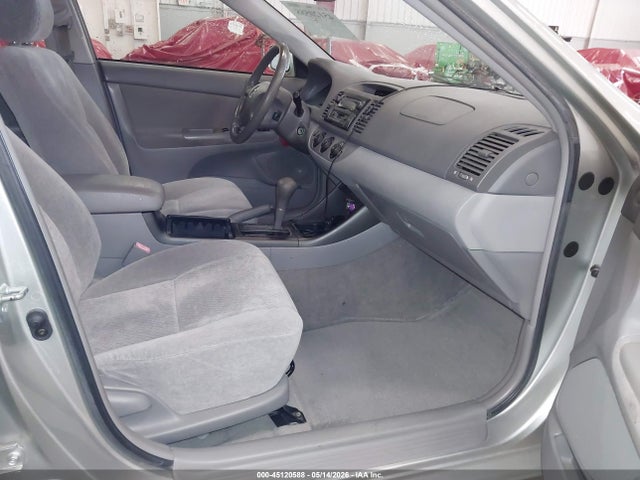 2002 Toyota Camry Le მანქანა იყიდება აუქციონზე, vin: JTDBE32K220135221, აუქციონის ნომერი: 45120588