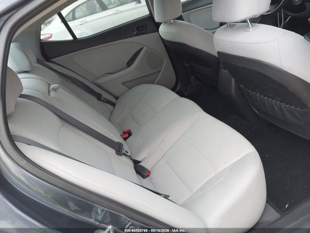 KNAGM4A75F5607915 KIA Optima Lx