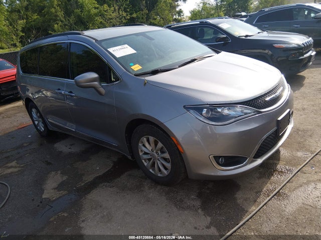 Auction sale of the 2017 Chrysler Pacifica Touring-l, vin: 2C4RC1BG2HR540224, lot number: 45120884