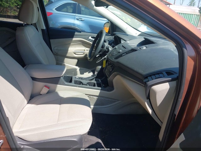 45120993 :رقم المزاد ، 1FMCU9GD2HUC71639 vin ، 2017 Ford Escape Se مزاد بيع
