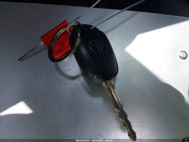 JTMZFREV8HJ105700 Toyota RAV4 LE