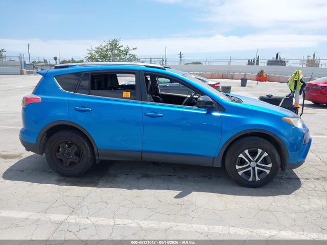 JTMZFREV8HJ105700 Toyota RAV4 LE