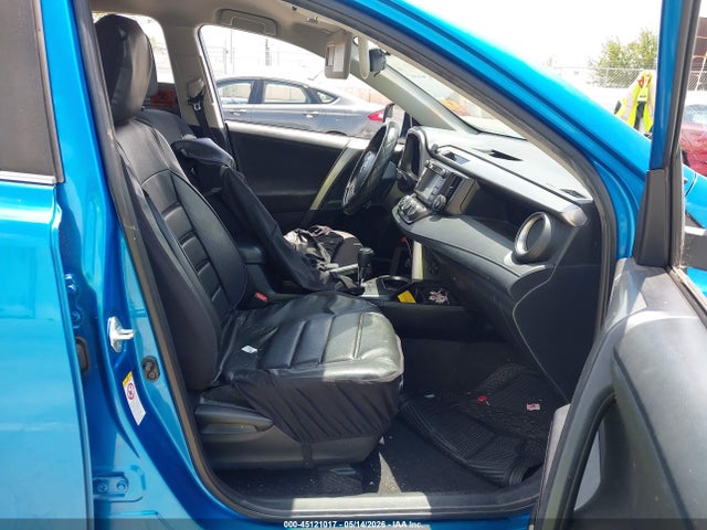 JTMZFREV8HJ105700 Toyota RAV4 LE