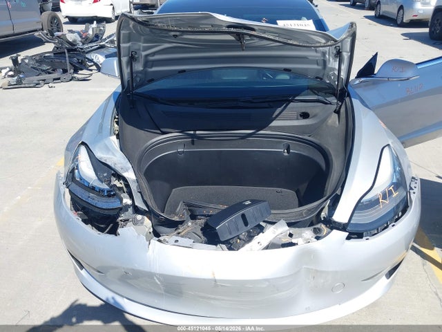 45121045 :رقم المزاد ، 5YJ3E1EB1JF091085 vin ، 2018 Tesla Model 3 Long Range/performance مزاد بيع