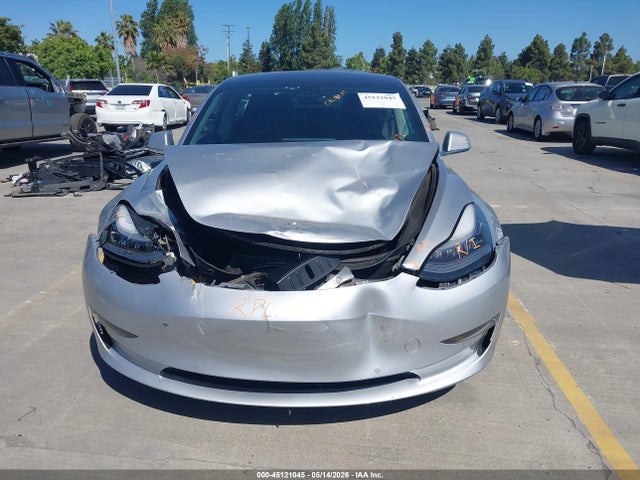 45121045 :رقم المزاد ، 5YJ3E1EB1JF091085 vin ، 2018 Tesla Model 3 Long Range/performance مزاد بيع