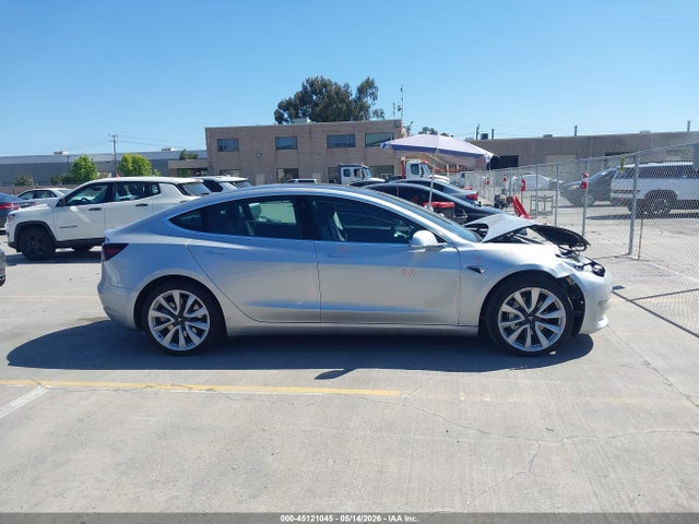 45121045 :رقم المزاد ، 5YJ3E1EB1JF091085 vin ، 2018 Tesla Model 3 Long Range/performance مزاد بيع
