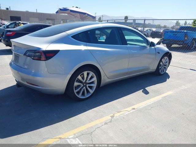45121045 :رقم المزاد ، 5YJ3E1EB1JF091085 vin ، 2018 Tesla Model 3 Long Range/performance مزاد بيع