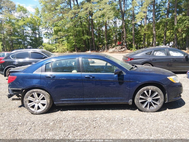2013 Chrysler 200 Lx მანქანა იყიდება აუქციონზე, vin: 1C3CCBAB1DN698213, აუქციონის ნომერი: 45121162