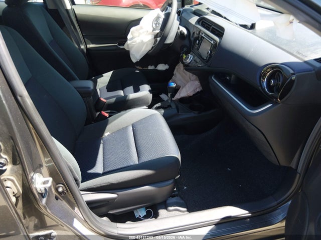 45121243 :رقم المزاد ، JTDKDTB39F1114880 vin ، 2015 Toyota Prius C Two مزاد بيع