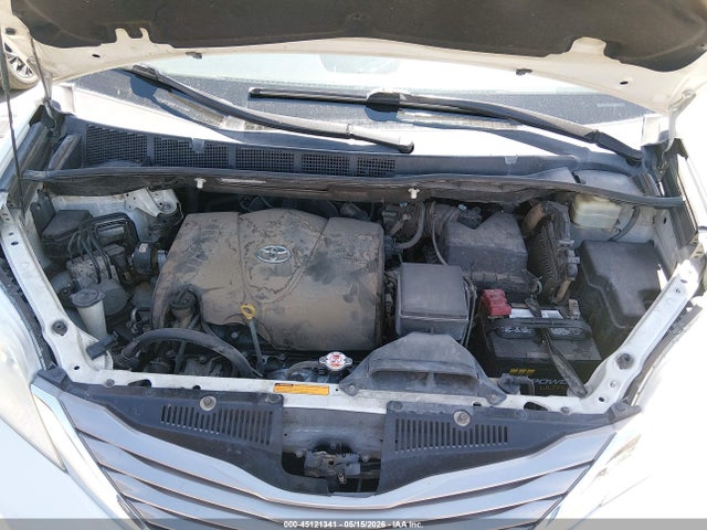 5TDYZ3DC5HS775286 Toyota Sienna Xle Premium 8 Passenger