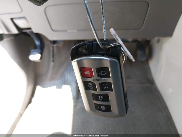 5TDYZ3DC5HS775286 Toyota Sienna Xle Premium 8 Passenger