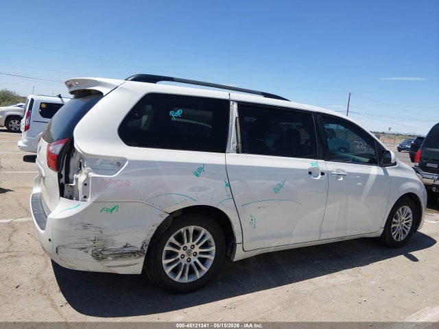 5TDYZ3DC5HS775286 Toyota Sienna Xle Premium 8 Passenger