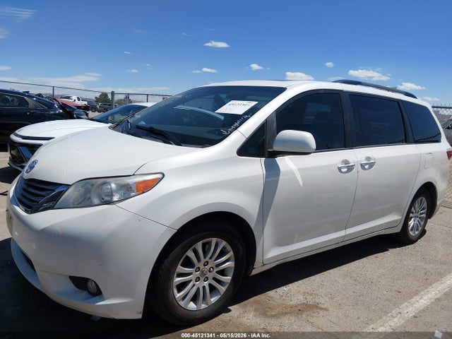 5TDYZ3DC5HS775286 Toyota Sienna Xle Premium 8 Passenger