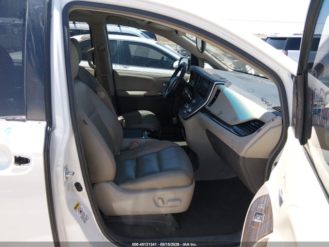 5TDYZ3DC5HS775286 Toyota Sienna Xle Premium 8 Passenger