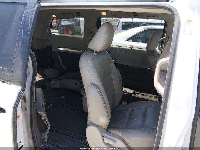 5TDYZ3DC5HS775286 Toyota Sienna Xle Premium 8 Passenger