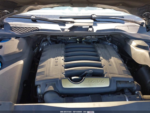 45121343 :رقم المزاد ، WP1AA2A23GLA02765 vin ، 2016 Porsche Cayenne مزاد بيع