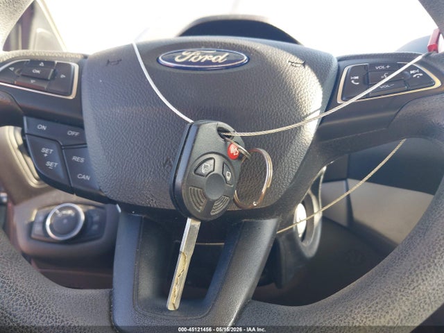 Продажа на аукционе авто 2017 Ford Escape Se, vin: 1FMCU0GD9HUE33598, номер лота: 45121456