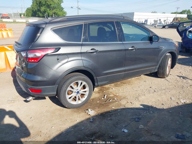 Продажа на аукционе авто 2017 Ford Escape Se, vin: 1FMCU0GD9HUE33598, номер лота: 45121456