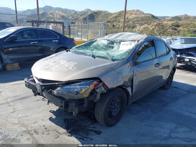 Toyota COROLLA LE 2018 5YFBURHE0JP766156 Image 2