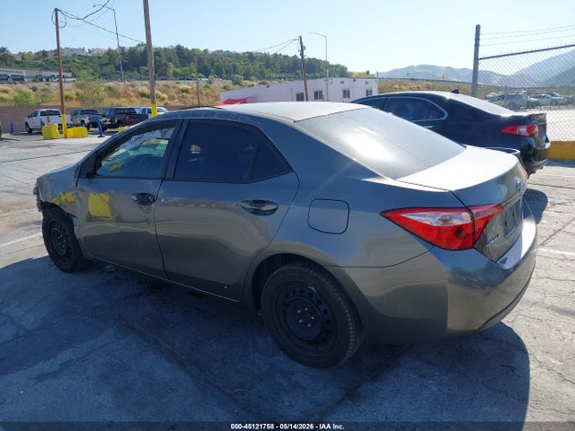 Toyota COROLLA LE 2018 5YFBURHE0JP766156 Image 3