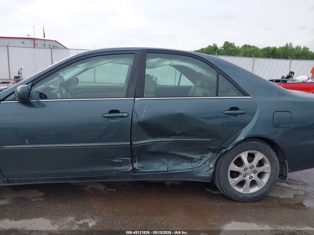 45121826 :رقم المزاد ، 4T1BF30K65U110735 vin ، 2005 Toyota Camry Xle V6 مزاد بيع